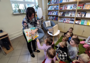 W bibliotece gościliśmy – wielki świat książek odkryliśmy - grupa X.