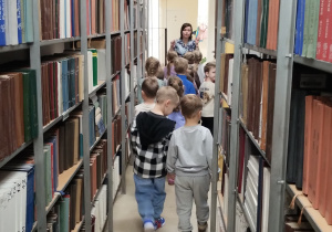 W bibliotece gościliśmy – wielki świat książek odkryliśmy - grupa X.