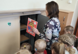 W bibliotece gościliśmy – wielki świat książek odkryliśmy - grupa X.