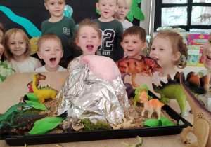 "Tajemnice prehistorycznego świata dinozaurów"-czyli projekt edukacyjny w grupie II