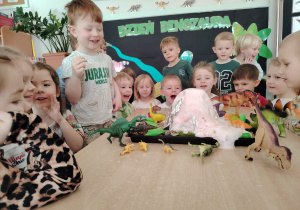 "Tajemnice prehistorycznego świata dinozaurów"-czyli projekt edukacyjny w grupie II