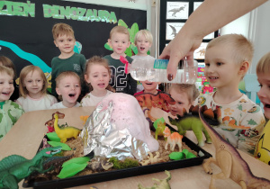 "Tajemnice prehistorycznego świata dinozaurów"-czyli projekt edukacyjny w grupie II