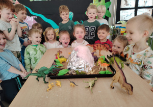 "Tajemnice prehistorycznego świata dinozaurów"-czyli projekt edukacyjny w grupie II