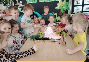 "Tajemnice prehistorycznego świata dinozaurów"-czyli projekt edukacyjny w grupie II