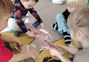 "Tajemnice prehistorycznego świata dinozaurów"-czyli projekt edukacyjny w grupie II