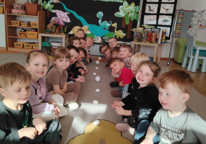 "Tajemnice prehistorycznego świata dinozaurów"-czyli projekt edukacyjny w grupie II