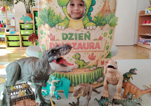 "Tajemnice prehistorycznego świata dinozaurów"-czyli projekt edukacyjny w grupie II