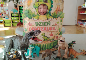 "Tajemnice prehistorycznego świata dinozaurów"-czyli projekt edukacyjny w grupie II