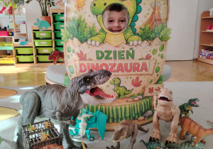 "Tajemnice prehistorycznego świata dinozaurów"-czyli projekt edukacyjny w grupie II