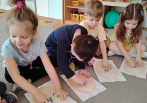 "Tajemnice prehistorycznego świata dinozaurów"-czyli projekt edukacyjny w grupie II