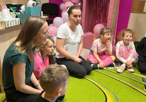 "Herbaciana niespodzianka"- Dzień Kobiet w gr. VI