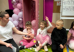 "Herbaciana niespodzianka"- Dzień Kobiet w gr. VI