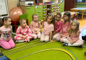 "Herbaciana niespodzianka"- Dzień Kobiet w gr. VI