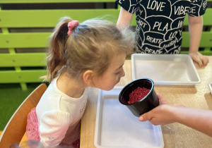 "Herbaciana niespodzianka"- Dzień Kobiet w gr. VI