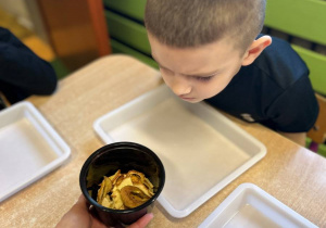 "Herbaciana niespodzianka"- Dzień Kobiet w gr. VI