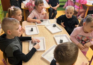 "Herbaciana niespodzianka"- Dzień Kobiet w gr. VI