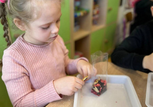 "Herbaciana niespodzianka"- Dzień Kobiet w gr. VI