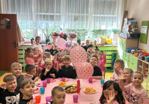 "Herbaciana niespodzianka"- Dzień Kobiet w gr. VI