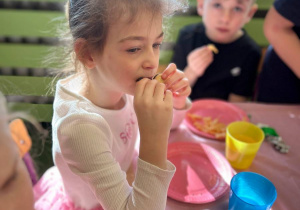 "Herbaciana niespodzianka"- Dzień Kobiet w gr. VI