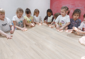 ,,Dzień Kobiet w sali animacyjnej BaJa” – grupa V