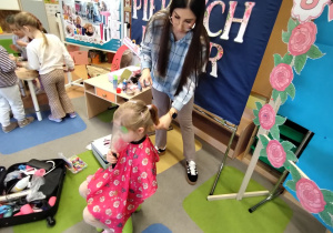 Salon pięknych fryzur w grupie X na DZIEŃ KOBIET