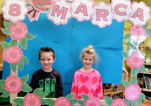 Salon pięknych fryzur w grupie X na DZIEŃ KOBIET