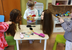 Salon pięknych fryzur w grupie X na DZIEŃ KOBIET