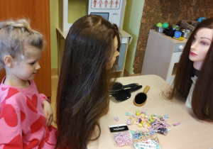 Salon pięknych fryzur w grupie X na DZIEŃ KOBIET