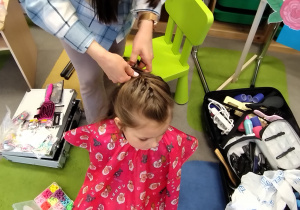 Salon pięknych fryzur w grupie X na DZIEŃ KOBIET