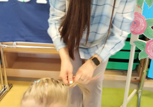 Salon pięknych fryzur w grupie X na DZIEŃ KOBIET