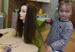 Salon pięknych fryzur w grupie X na DZIEŃ KOBIET