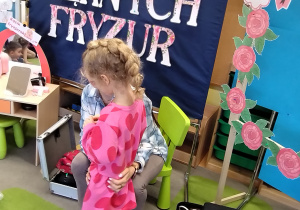 Salon pięknych fryzur w grupie X na DZIEŃ KOBIET