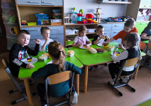 Świętujemy Dzień Kobiet w gr. XI i XII