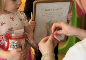 "Słoik pozytywnych myśli"- Dzień Kobiet w grupie VII