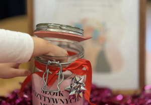"Słoik pozytywnych myśli"- Dzień Kobiet w grupie VII
