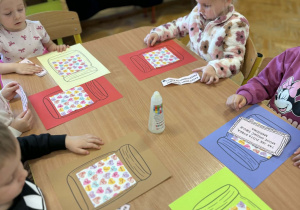 "Słoik pozytywnych myśli"- Dzień Kobiet w grupie VII