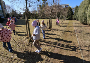„Kijki w małych rączkach” – Nordic Walking dla przedszkolaków – gr. IV