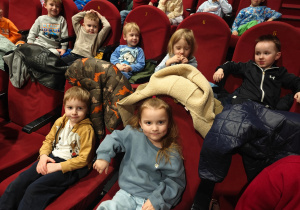 „Magiczny Świat Pana Andersena”- przedstawienie teatralne w KCK (gr. II,III,VI,X)