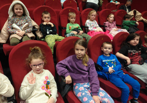 „Magiczny Świat Pana Andersena”- przedstawienie teatralne w KCK (gr. II,III,VI,X)