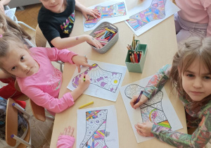 Dzień Kolorowej Skarpetki – grupa IV i V