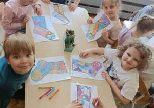 Dzień Kolorowej Skarpetki – grupa IV i V