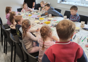 ZAJĄCZKOWE MIASTECZKO I MAGICZNE JAJO – Wielkanocne Warsztaty grupy X w Głodnie.