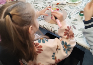 ZAJĄCZKOWE MIASTECZKO I MAGICZNE JAJO – Wielkanocne Warsztaty grupy X w Głodnie.