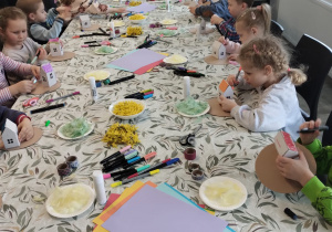 ZAJĄCZKOWE MIASTECZKO I MAGICZNE JAJO – Wielkanocne Warsztaty grupy X w Głodnie.