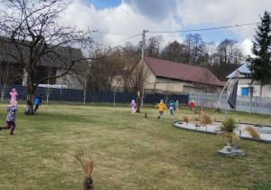 ZAJĄCZKOWE MIASTECZKO I MAGICZNE JAJO – Wielkanocne Warsztaty grupy X w Głodnie.