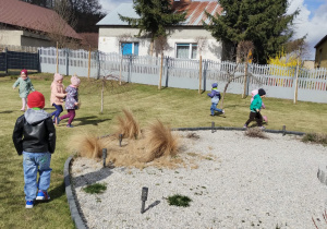 ZAJĄCZKOWE MIASTECZKO I MAGICZNE JAJO – Wielkanocne Warsztaty grupy X w Głodnie.