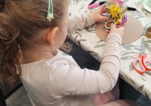 ZAJĄCZKOWE MIASTECZKO I MAGICZNE JAJO – Wielkanocne Warsztaty grupy X w Głodnie.