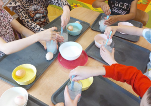 ,,Eksperymenty z jajkiem” - Wielkanocne warsztaty z KidsLab w grupie V