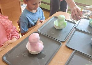 ,,Eksperymenty z jajkiem” - Wielkanocne warsztaty z KidsLab w grupie V