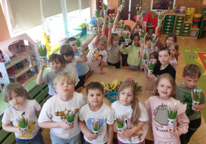 ,,Eksperymenty z jajkiem” - Wielkanocne warsztaty z KidsLab w grupie V